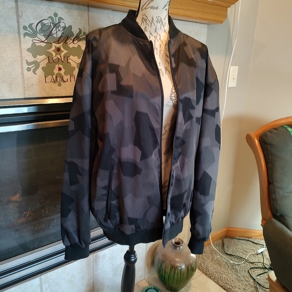 Black/Gray Camo Large CSG Bomber Jacket! - Picture 10 of 10